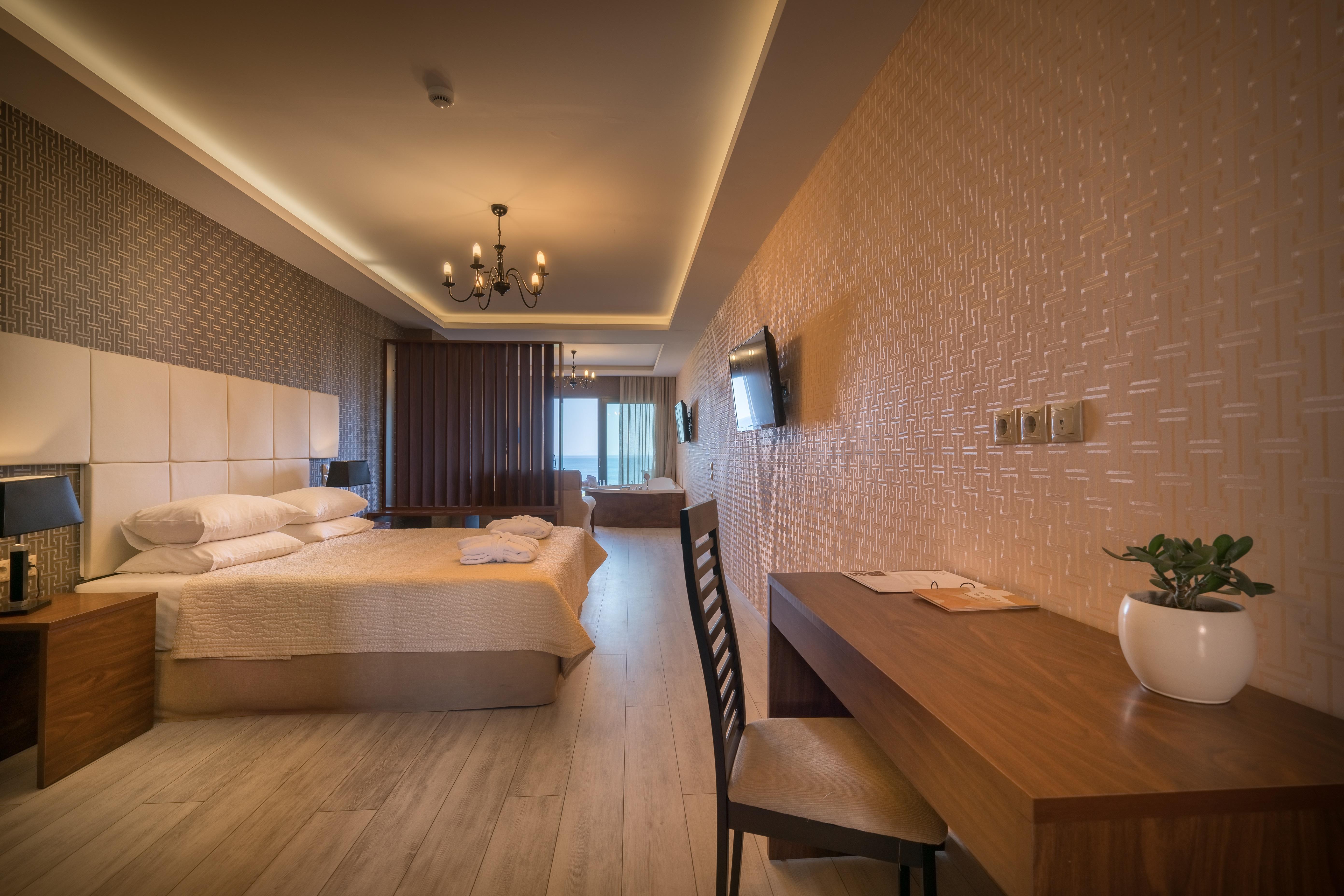 Elegance Luxury Executive Suites - Adults Only トラガキオン エクステリア 写真