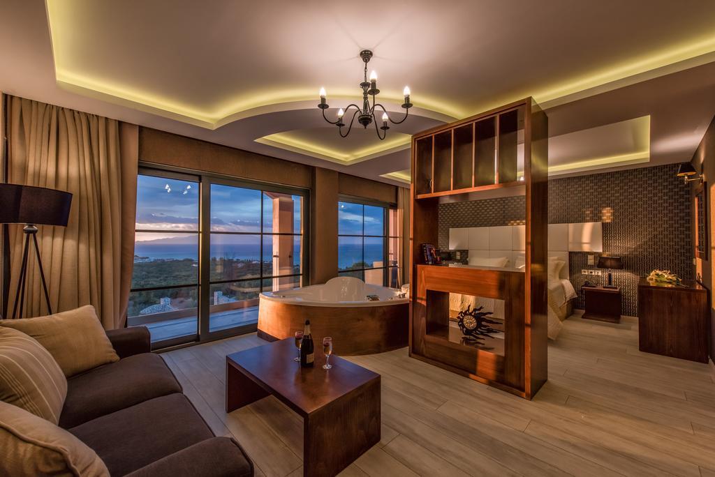 Elegance Luxury Executive Suites - Adults Only トラガキオン 部屋 写真