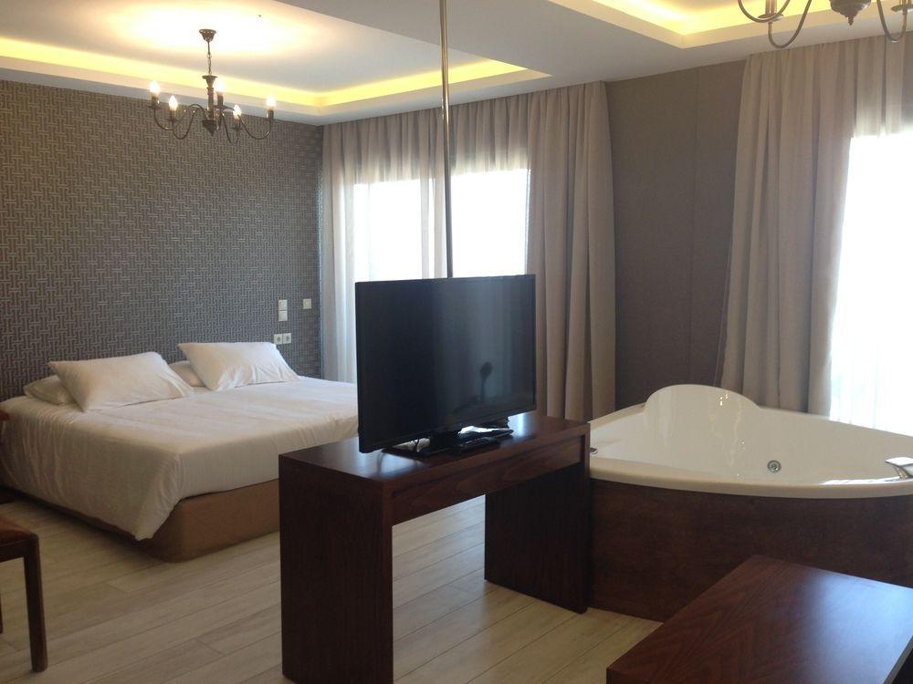 Elegance Luxury Executive Suites - Adults Only トラガキオン エクステリア 写真